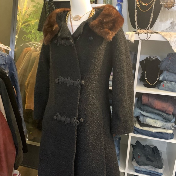 Vintage black Shearling fur coat with Fox collar - Picture 2 of 6